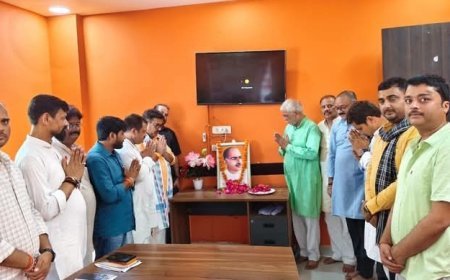 डॉ. श्यामा प्रसाद मुखर्जी की 125वीं जयंती पर भाजपा कार्यकर्ताओं ने अर्पित की श्रद्धांजलि ।