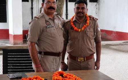 Sitapur Police News: मानपुर थाने में हेड कांस्टेबल अरविंद चौरसिया को दी गई भावभीनी विदाई, थानाध्यक्ष ने किया सम्मानित