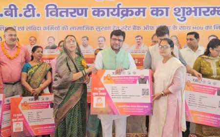 मुख्यमंत्री शिक्षक कैशलेस चिकित्सा योजना एवं डीबीटी वितरण कार्यक्रम का हुआ शुभारम्भ