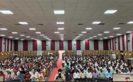 सीतापुर में 'मुख्यमंत्री शिक्षक कैशलेस चिकित्सा योजना' का जिला स्तरीय शुभारंभ, 31 शिक्षकों को मिले हेल्थ कार्ड