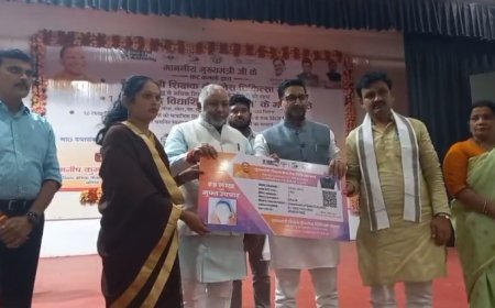 बलिया में मुख्यमंत्री शिक्षक कैशलेस चिकित्सा योजना का भव्य शुभारंभ, 20 शिक्षकों को बांटे गए हेल्थ कार्ड