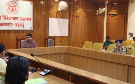 स्कूल वाहनों की सुरक्षा पर सख्त हुए डीएम अनुनय झा, मानकों का पालन न करने पर होगी कार्रवाई
