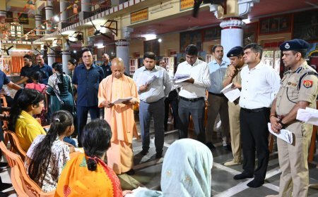 जनसेवा सर्वोपरि : प्रतिकूल मौसम में भी सीएम योगी ने किया जनता दर्शन, लोगों से बोले सीएम - घबराइए मत, सबकी होगी भरपूर मदद
