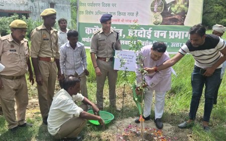 Hardoi News: हरदोई में एक पेड़ मां के नाम अभियान के तहत एमएलसी अशोक अग्रवाल ने किया पौधारोपण