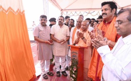 Gorakhpur News: गोरखपुर आयुष विश्वविद्यालय में बालक-बालिका छात्रावास का उद्घाटन, सीएम योगी ने बांटी चाबियां