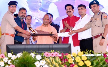Kushinagar News: कुशीनगर को सीएम योगी ने दी 525 करोड़ की सौगात, विपक्ष पर साधा तीखा निशाना