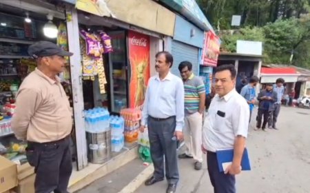 मसूरी में स्मार्ट मीटर पर भ्रांतियां दूर करने घर-घर पहुंचे यूपीसीएल अधिकारी, बीच सड़क खड़े पोलों का मुद्दा भी उठा
