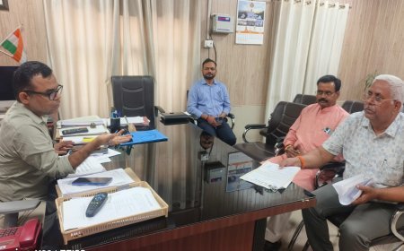 सीतापुर में थम गया प्रशासन और विकास हिंदू के बीच का विवाद: जेई की माफी के बाद संगठन ने वापस ली भूख हड़ताल की चेतावनी