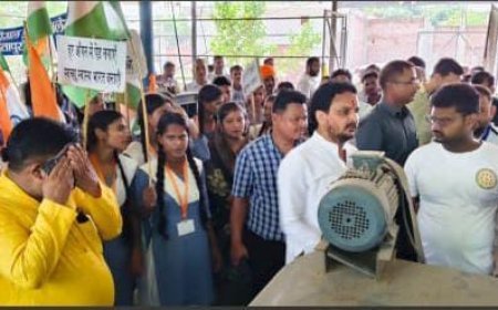 सीतापुर के खैराबाद में स्कूली बच्चों ने सीखा कचरा प्रबंधन का गुर: एमआरएफ सेंटर का किया शैक्षिक भ्रमण, सीखे वैज्ञानिक तरीके