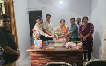 सीतापुर के मछरेहटा में नई खंड शिक्षा अधिकारी सिमी निगार का स्वागत: शिक्षकों से किया संवाद, दिक्कतों को जल्द दूर करने का भरोसा