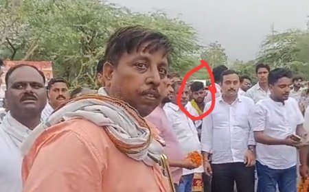 हाथरस में सीएमओ का सासनी सीएचसी पर औचक छापा: गैरहाजिर मिले कर्मचारियों के वेतन पर रोक, व्यवस्था सुधारने के सख्त निर्देश