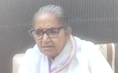 Sambhal: 54 लाख के कथित गबन में घिरे रिटायर्ड DIOS पर गिरी गाज, शिक्षा मंत्री के आदेश से DPMU पद से हटेंगे श्यामा कुमार