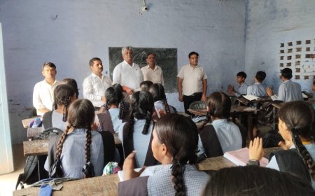 हाथरस के विद्यापीठ इंटर कॉलेज में किशोर न्याय पर जागरूकता शिविर: मुख्यमंत्री बाल सेवा योजना और कानूनी अधिकारों की दी जानकारी