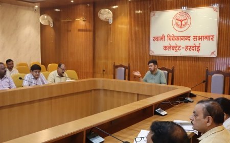 जिलाधिकारी की अध्यक्षता में हुई 15वें वित्त, राज्य वित्त आयोग, केंद्रीय वित्त, स्वच्छ भारत मिशन की समीक्षा बैठक