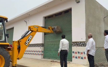सम्भल में सरकारी जमीन से अवैध कब्जा मुक्त: मजार और इमामबाड़े पर चला बुलडोजर