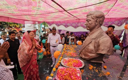 Hardoi News: 1965 भारत-पाक युद्ध के शहीद धर्मपाल सिंह की प्रतिमा का अनावरण, जिला पंचायत अध्यक्ष ने दी श्रद्धांजलि