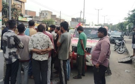 Hathras: बोलेरो ने वेगनर में मारी टक्कर दोनों गाड़ी क्षतिग्रस्त