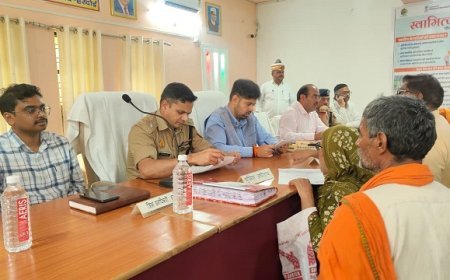 संपूर्ण समाधान दिवस: डीएम और एसपी ने बिलग्राम तहसील में सुनीं जनसमस्याएं, समयबद्ध निस्तारण के दिए निर्देश