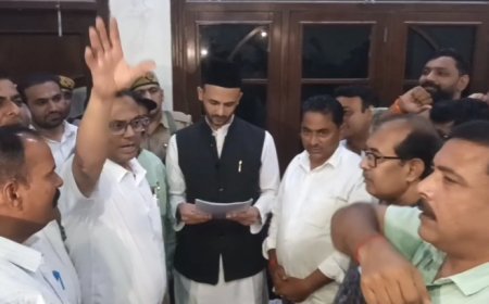 UP Teachers TET News: संभल में पुराने शिक्षकों पर टीईटी का पेच, सांसद जियाउर्रहमान बर्क को सौंपा ज्ञापन, संसद में उठेगी आवाज
