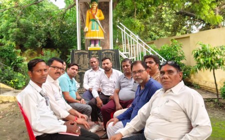 Sitapur News: राजा टोडरमल पार्क के सौंदर्यीकरण और लाइब्रेरी को लेकर समिति की मांग, प्रशासन को दी धरने की चेतावनी