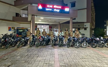 Sitapur Crime News: नैमिषारण्य में जुआ खेलते दो दबोचे, 15 मोटरसाइकिलें सीज और हजारों की नकदी बरामद