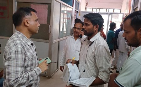 Hathras: सीएमओ ने चार स्वास्थ्य केंद्रों का किया औचक निरीक्षण, व्यवस्थाओं का लिया जायजा