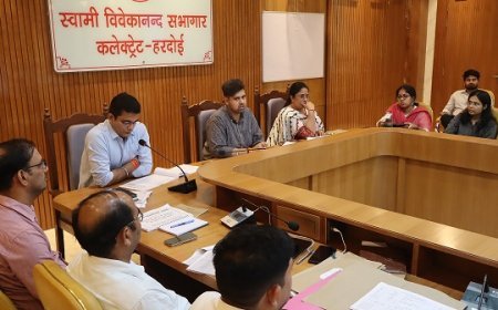 Hardoi: डीएम अनुनय झा ने नगर निकाय योजनाओं की समीक्षा की, 15 सितंबर तक सभी विकास कार्यों के टेंडर पूरे करने के निर्देश