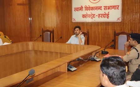 Hardoi: अभियोजन कार्यों की समीक्षा में डीएम अनुनय झा सख्त, लंबित मामलों के शीघ्र निस्तारण के दिए निर्देश
