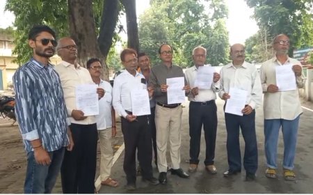 रामपुर जौहर यूनिवर्सिटी के ध्वस्तीकरण आदेश के खिलाफ बलिया में आक्रोश, राज्यपाल के नाम ज्ञापन सौंप निरस्त करने की मांग