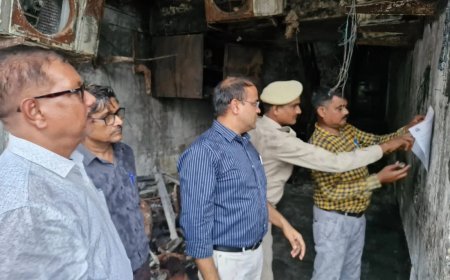 लखनऊ के अलीगंज अग्निकांड वाली अवैध इमारत पर चला हथौड़ा, एलडीए के आदेश के बाद बिल्डर ने खुद शुरू कराया ध्वस्तीकरण