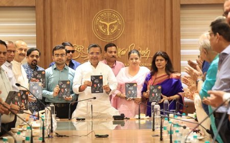 Lucknow: पर्यटन मंत्री जयवीर सिंह ने रूचि चौहान द्वारा रचित काव्य संग्रह ’मन के मौसम’ पुस्तक का विमोचन किया