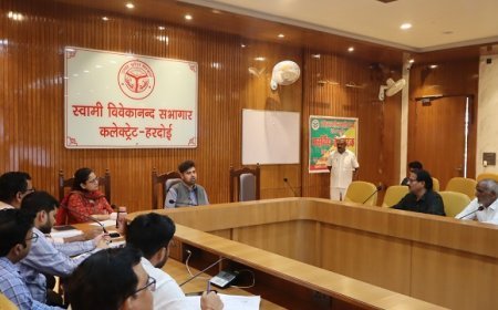 Hardoi: आत्मा योजना की समीक्षा में डीएम अनुनय झा सख्त, किसानों तक हर योजना का लाभ पहुंचाने के निर्देश