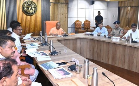 गोरखपुर के विकास कार्यों, बाढ़ बचाव और जलनिकासी की तैयारियों की समीक्षा में सीएम योगी ने दी चेतावनी