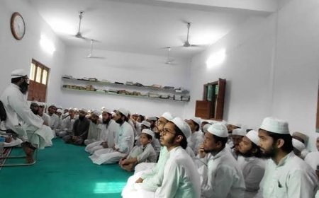 Deoband News: दारुल उलूम फारुकिया में सुधारात्मक कार्यक्रम, समय की पाबंदी और सुन्नत पर चलने का संदेश