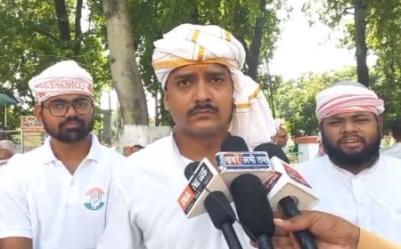 Ballia News: लाठीचार्ज, खाद संकट और स्मार्ट मीटर के खिलाफ कांग्रेस का प्रदर्शन, राज्यपाल के नाम सौंपा ज्ञापन