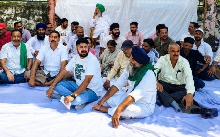 Bazpur: घोटालेबाजों के खिलाफ कार्रवाई को कांग्रेस व भाकियू कार्यकर्ताओं ने दिया धरना
