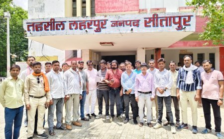सीतापुर: पत्रकार पर मामला दर्ज होने के विरोध में ऐप्जा ने खोला मोर्चा, एसडीएम को मांग पत्र देकर दी अनिश्चितकालीन धरने की चेतावनी