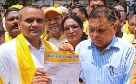 बलिया में सुभासपा का जोरदार प्रदर्शन: सपा नेताओं की बयानबाजी पर भड़के कार्यकर्ता, जिलाधिकारी के जरिए मुख्यमंत्री को भेजा ज्ञापन