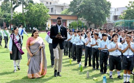 देवबंद के स्कूल में पहुंचे घाना के राजनयिक, छात्रों को दिया वैश्विक संस्कृति और पर्यावरण संरक्षण का संदेश