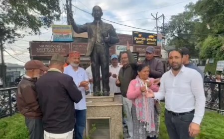 Mussoorie: दिल्ली के छात्र बोले- एकता की ताकत से मिली जीत, मसूरी में कांग्रेस ने कैंडल मार्च निकाल युवाओं के संघर्ष को किया सलाम