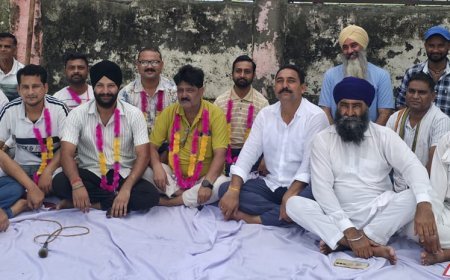 बाजपुर शुगर मिल में 10 करोड़ के स्क्रैप मामले पर धरना, अधिकारियों व ठेकेदार पर कार्रवाई की मांग
