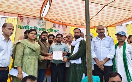 Hardoi: किसान महापंचायत में गूंजी किसानों की आवाज, 30 सूत्रीय मांगपत्र सौंपकर दी 15 दिन की चेतावनी