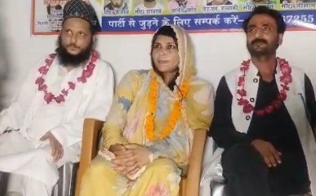 2027 चुनाव से पहले सम्भल में नई सियासी दस्तक! 'कॉकरोच पार्टी' ने उतारे विधानसभा प्रत्याशी, बड़े-बड़े वादों की झड़ी