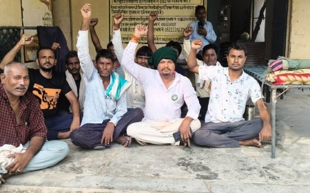 हाथरस में बिजली कटौती और भारी बिलों के खिलाफ किसानों का प्रदर्शन, अधिकारी के आश्वासन पर धरना खत्म