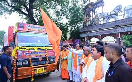 प्रयागराज में व्यापारी संवाद कार्यक्रम में व्यापारियों से किया संवाद, सूर्य मूर्ति प्राकट्य उत्सव की जल कलश शोभायात्रा का किया शुभारंभ