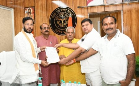 Lucknow: खाद्य एवं रसद मंत्री मनोज कुमार पाण्डेय से मिले कोटेदार संगठन, समस्याओं के समाधान का मिला आश्वासन