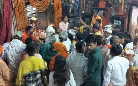 Sitapur: गुरु पूर्णिमा पर नैमिषारण्य में उमड़ा आस्था का सैलाब, वैदिक मंत्रोच्चार और गुरु पूजन से गूंजा तीर्थ क्षेत्र 