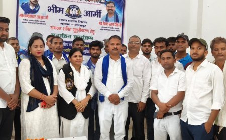 Sitapur: भीम आर्मी भारत एकता मिशन के पुनर्गठन कार्यक्रम में सैकड़ों कार्यकर्ता शामिल