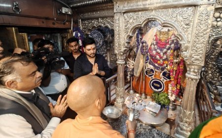 Varanasi: मुख्यमंत्री ने गुरु पूर्णिमा पर किया बाबा विश्वनाथ का दर्शन, काशी कोतवाल काल भैरव के चरणों में की पूजा-अर्चना