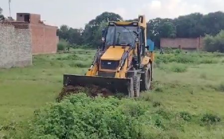 Sambhal: 35 बीघा की कथित अवैध प्लॉटिंग पर चला प्रशासन का बुलडोजर, डीएम के निर्देश पर घुंघावली में बड़ी कार्रवाई